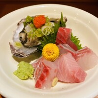 一誠 - 刺身盛り合わせに生牡蠣