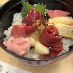 Taka zushi - 鉄火丼。ガリが桜色している
