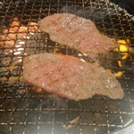 焼肉 北砂トラジ - 2切れで自然にフランベ