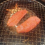 焼肉 北砂トラジ - 網に載せたらいきなりファイヤー
