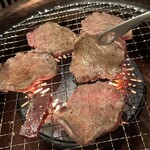 Yakiniku Horumon Koushin - 絶品生タン　2,420円