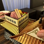 やきにくホルモン 幸心 - 幸福城盛り合わせ　5,500円　特選ハラミ　カイノミ特選ロース