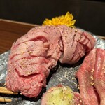 焼肉食べ放題 カルビとタン - 一本タン