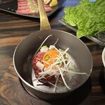 やきにくホルモン 幸心 - 幻のユッケ　1,320円　山芋が入っていてらシャキシャキした食感