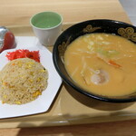 NHK共済会食堂 - 味噌ラーメンと半炒飯