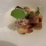 レストランディファランス - ホロホロ鳥とクルミ。胡桃のソースがあわあわ。