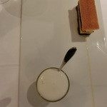 レストランディファランス - デザートはフルーツカクテルとチョコレート菓子。