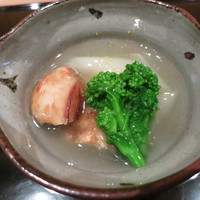 銀座 とよだ - 先付　香川県産牡蠣の葛揚げ　新玉葱　菜の花