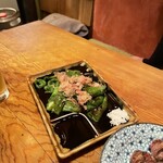 炭火焼食堂 膠 - 