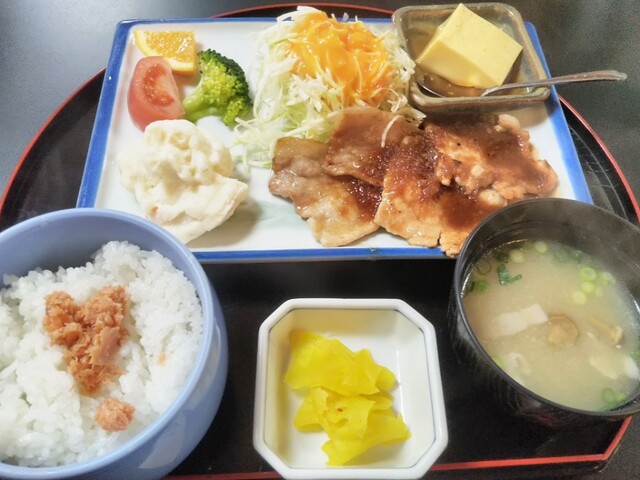 郡山の日本料理店「ゆり」- 本格和食と落ち着く雰囲気でディナーを楽しむ