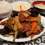 中国名菜処 悟空 - 豚肉と揚げ豆腐オイスターソース定食
