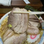 Ooimachi Tachigui Chuukasoba Irikoya - たっぷりの厚切り豚も超絶美味