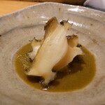恵比寿 鮨 藤 - 蒸し鮑肝ソース