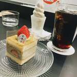 パフェ、珈琲、酒、佐藤 - 本日のピスタチオケーキとお飲物セット