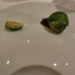 左側は本物の芽キャベツ。右側は芽キャベツに似せてありますが。。。