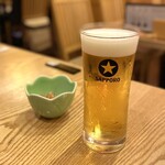 築地玉寿司 - ・サッポロ生ビール、お通し