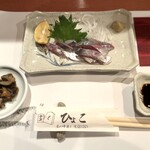 小料理ひょこ - アジ刺身、(突出し)貝煮付け