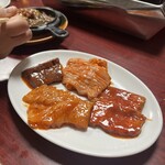 焼肉幸泉 - ホルモン四点盛り