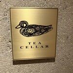 BLUE DUCK TAVERN - ラクガキみたいな看板。