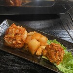 焼肉市場 - キムチ盛り合わせ