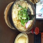 讃岐屋 - 今日の昼食は寒いので、鍋焼きうどんと
            いなり寿司!!