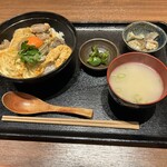 炭火焼鳥 真骨鳥 - 黒親子丼