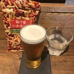 麹町いづみや しろ - あがりビール、あげ塩いかあられ 