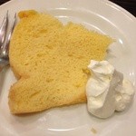 佐々木商店 - デザートのシフォンケーキ