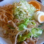 Imai - 野菜いため、スパゲティ、サラダ、ゆで卵スライス、みかん