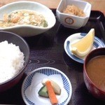 Bishuu - 日替わり定食750円。白身魚のかに玉子餡かけ