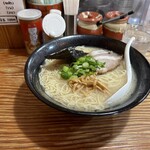 久留米らーめん 金丸 - ラーメン780円に麺増し100円