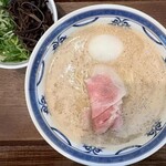 むかん 初台 - 豚骨ラーメン・味玉