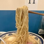 むかん 初台 - 九州から取り寄せてる　豚骨ラーメン専用麺