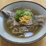 沖縄そば まるかみ - まるかみそば ちぢれ800円