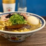 むかん 初台 - 名古屋コーチン（丸鶏）と3種煮干しの塩ラーメン（片口鰯、平子、鯵）
