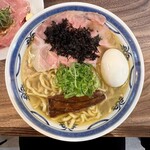 むかん 初台 - 名古屋コーチン（丸鶏）と3種煮干しの塩ラーメン（片口鰯、平子、鯵）