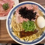 むかん 初台 - 名古屋コーチン（丸鶏）と3種煮干しの塩ラーメン（片口鰯、平子、鯵）