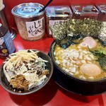 家系ラーメン王道 神道家 - ラーメン玉ねぎトッピング、ミニチャーシューまぶし