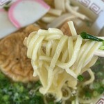 Nadaichuukasobayama Kin - たい焼きラーメン餡じゃない¥950内　つるつる麺にあっさりさっぱりスープ。最後のひと口まで飲み干せる。肝心のたい焼きはスープで溶けることもなく食感も固い。