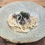 La Stalla - 一方こちらはパスタの上を香りが跳ねているような感じ。塩加減も重要なのかな。この２品の流れが最高でした。