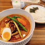東京らっきょブラザーズ - 北海道産舞茸のスープカレーに季節の野菜トッピング