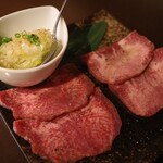 Yakiniku Dainingu Buruzu - タン塩、上タン