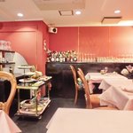 Rabure - 店内のテーブル席の風景です