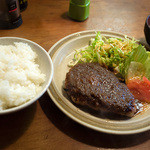 浜芳 - 「びっくりハンバーグ」（650円）。お料理は全てご飯とお味噌汁付です。