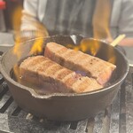お肉一枚売りの焼肉店 焼肉とどろき - 黒毛和牛リブマキファイヤーステーキ 150g