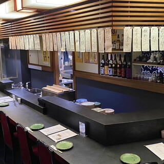 お一人様やデートにもピッタリのカウンター席10席ご用意♪