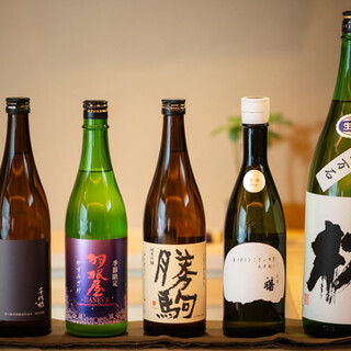 料理の味わいを引き立てる、富山県の日本酒やワインが勢揃い