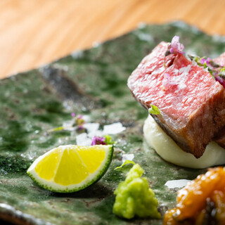 We welcome you with a course selection that incorporates the legendary Iki beef and seasonal flavors.
