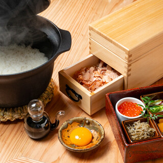Freshly steamed rice from Okinakasumi, cooked in Nambu ironware