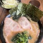 家系ラーメン 上総家 - 